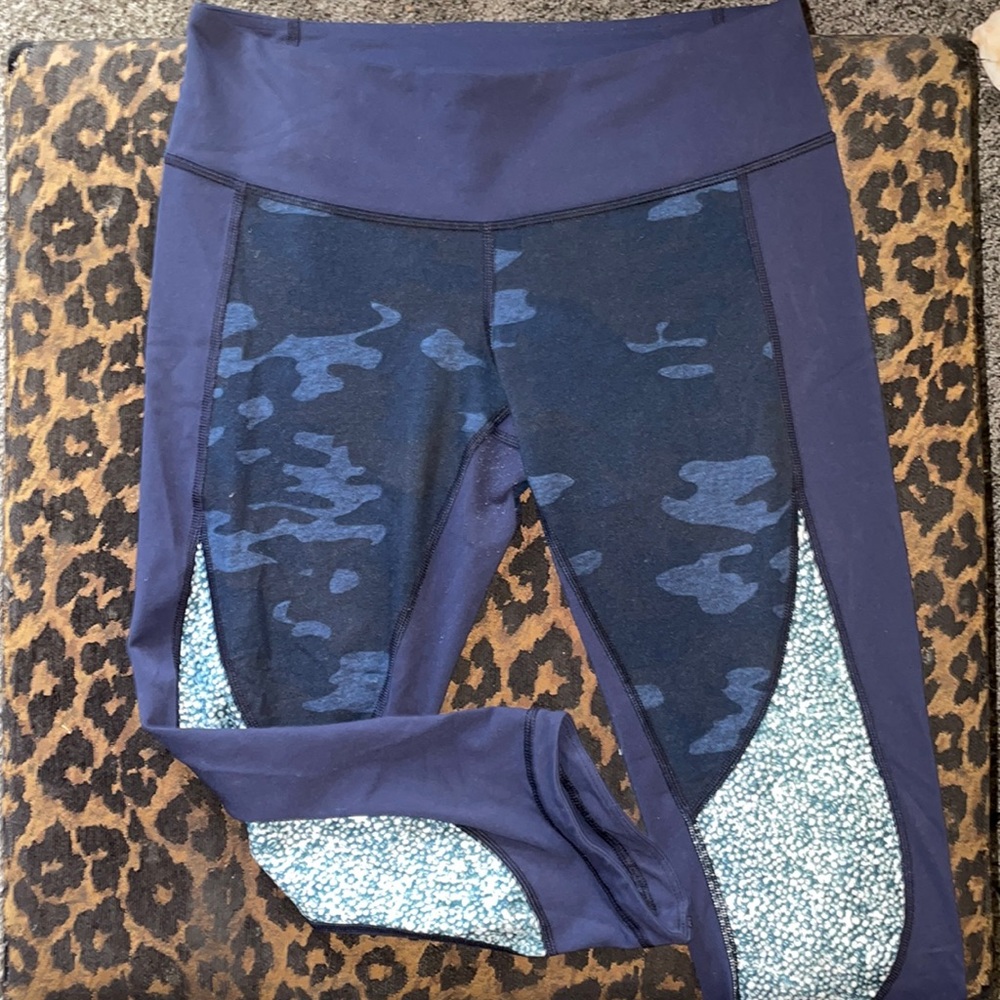 Lululemon camo crop capris